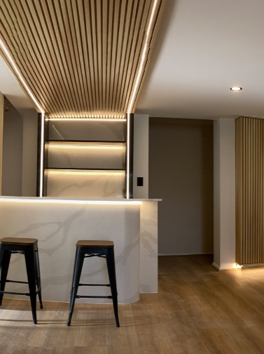 Residential Custom Newtechwood Castellation Canadian Cedar